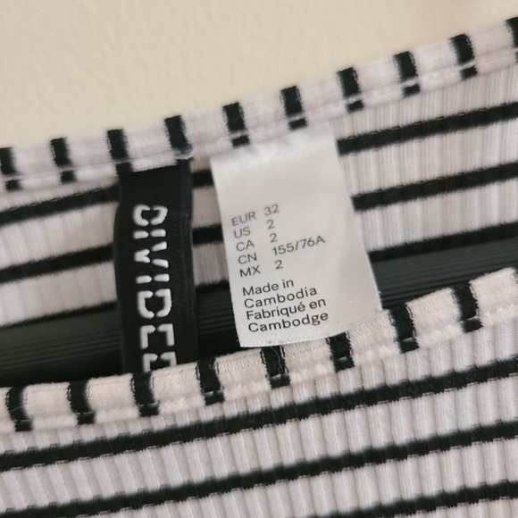 Striped Black and White Sleeveless Dress - Picture 2 of 2